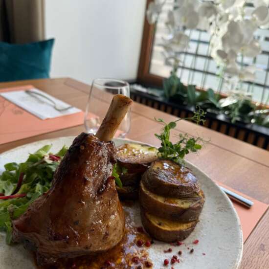 Ciolan de miel cu cartofi cu rozmarin