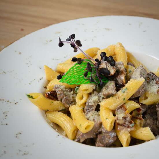 Penne cu mușchi de vită și roșii uscate